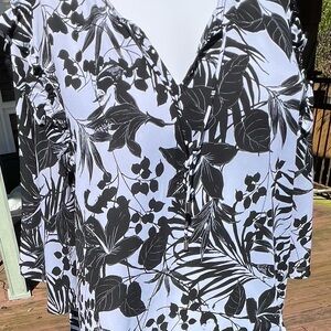 Worthington Black & White Botanical V-Neck Blouse